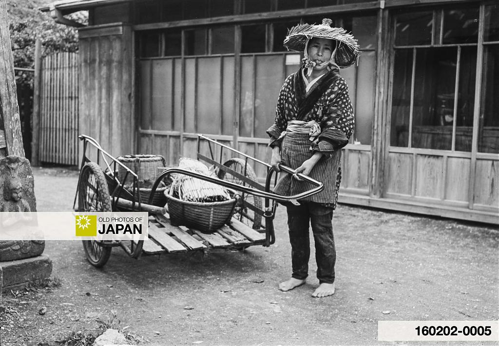 160202-0005 - Japanese Female Vendor, 1947 (Showa 22)