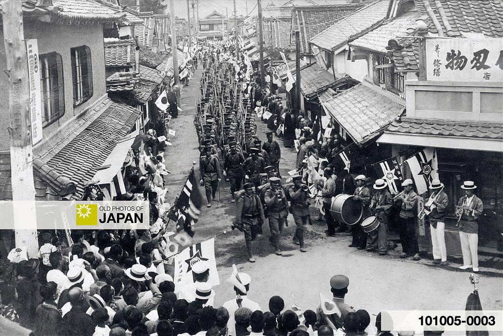 Parade of Japanese soldiers going off to war, 1930s