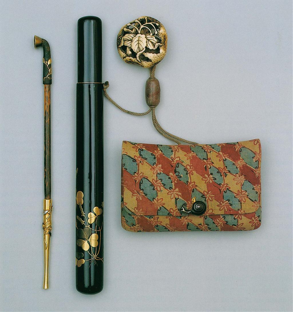Kiseru and lacquer case with tobacco pouch