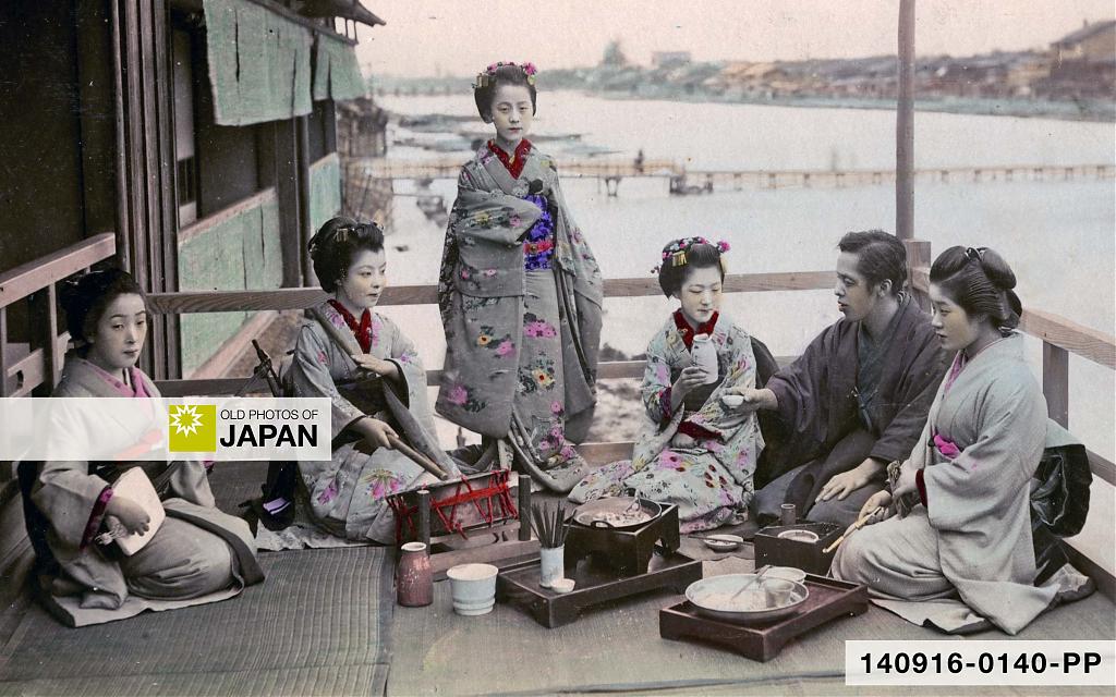 Maiko and geisha entertaining in Kyoto, 1890s
