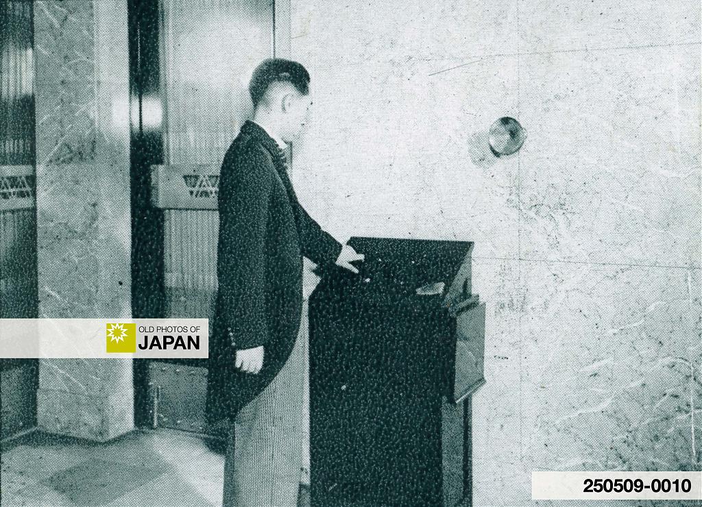 Automated system for calling cars at the New Osaka Hotel, ca. 1935