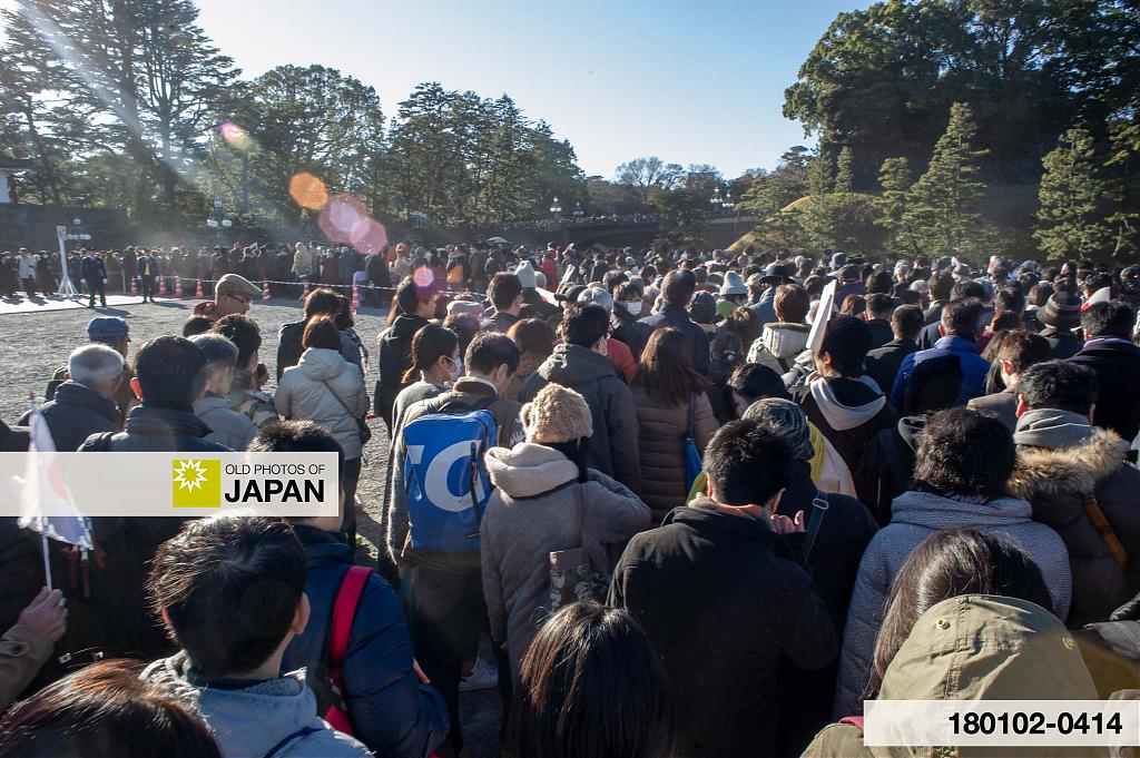 180102-0414 - Visit of the General Public to the Imperial Palace grounds in Tokyo