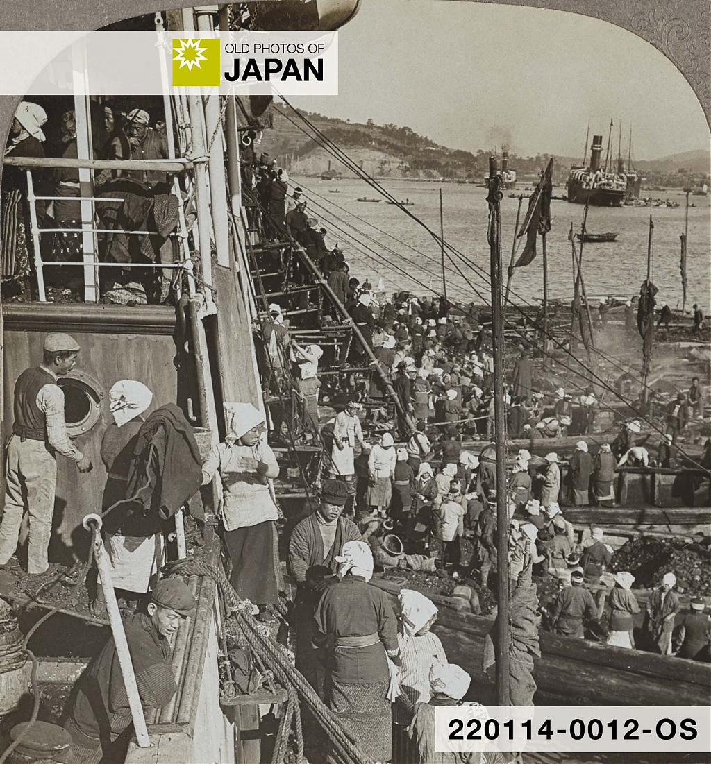 Coaling the Japanese steamship Nippon Maru, 1902.