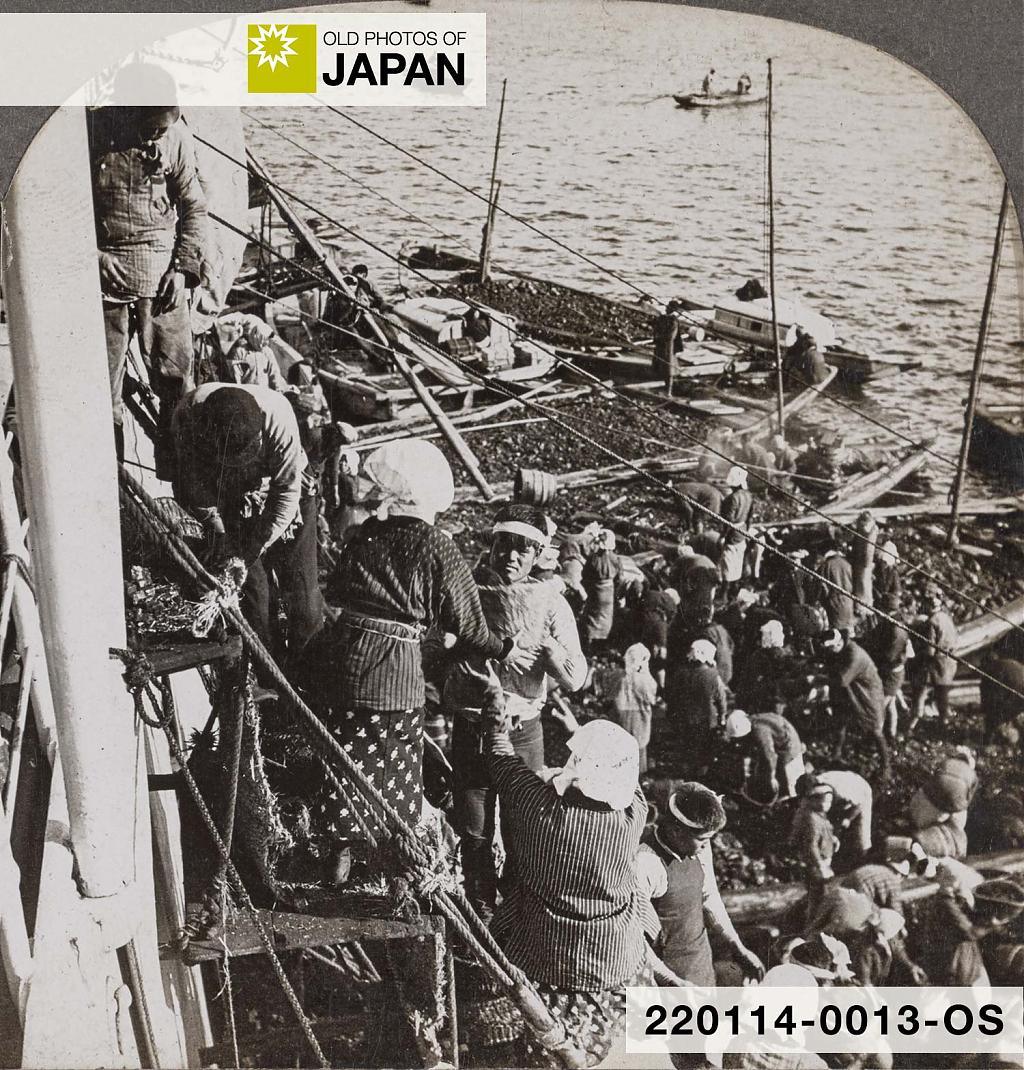 Coaling a steamship at Yokohama Harbor, 1910.