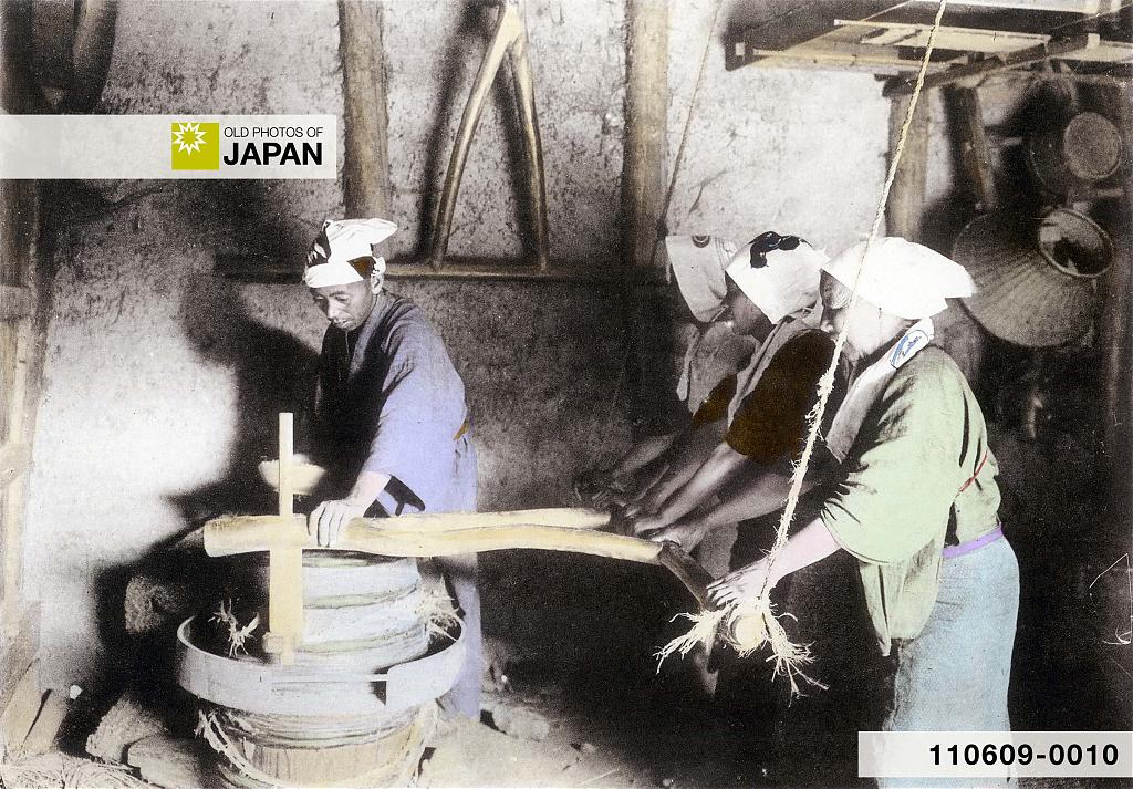 110609-0010 - Husking Rice with a Millstone in Japan, 1907