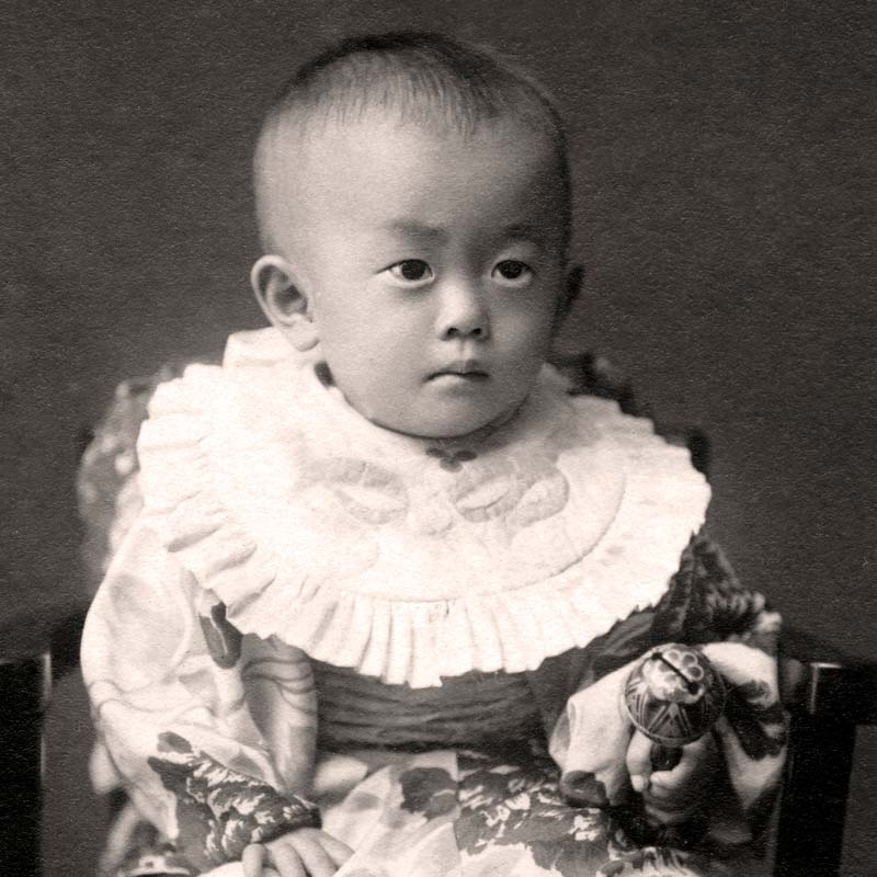 70201-0008 -Japanese baby girl in kimono, 1912
