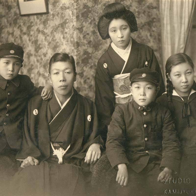 70126-0025 - Japanese Family in Traditional Clothing, 1910s